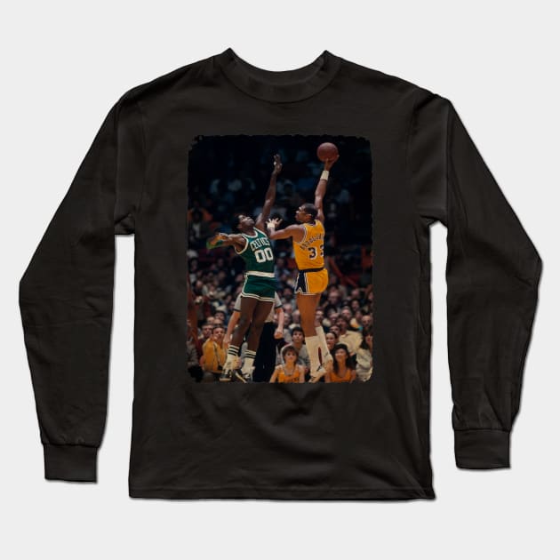 Kareem Abdul Jabbar vs Robert Parish NBA Finals 1985 Long Sleeve T-Shirt by Milu Milu